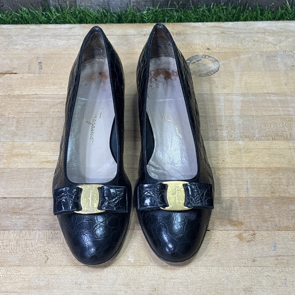 Vintage Salvatore Ferragamo Vara Black Croc Embossed Leather Pumps Sz 9B - Picture 2 of 9